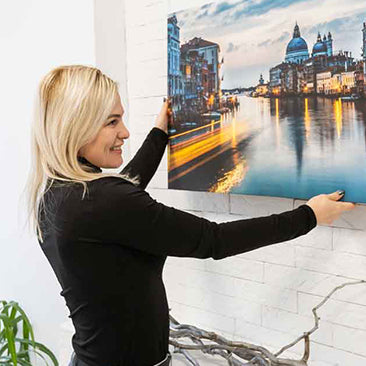 Creating a Beautiful Display: How to Arrange Wall Art on Your Walls Properly